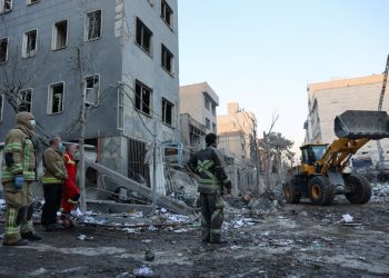 Νέο ισραηλινό σφυροκόπημα στη Βηρυτό – Το Ιράν έπληξε αμερικανική βάση στο Μπαχρέιν