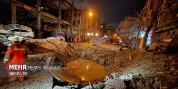 Ιράν: Απανωτοί βομβαρδισμοί στην Τεχεράνη και συγκρούσεις στον Λίβανο – Μαίνεται ο πόλεμος ένα μήνα μετά