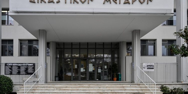 Τέμπη: Νέα διακοπή λόγω κωλύματος της προέδρου στη δίκη για τα βίντεο