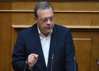Φάμελλος στη Βουλή: Η σύγκληση Συμβουλίου Πολιτικών Αρχηγών είναι εθνική ανάγκη – Ο Μητσοτάκης, ουρά των Τραμπ-Νετανιάχου