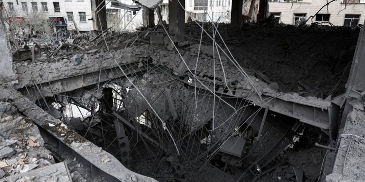 Ισραηλινό σφυροκόπημα σε υποδομές του Ιράν – Πληθαίνουν τα σενάρια περί χερσαίας επέμβασης των ΗΠΑ