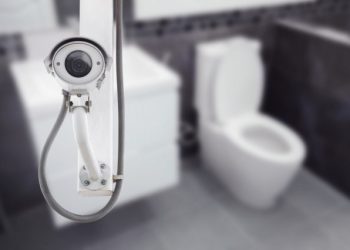 Καματερό: Συνελήφθη 53χρονος για παιδική πορνογραφία και κρυφή κάμερα σε γυναικείες τουαλέτες καταστήματος