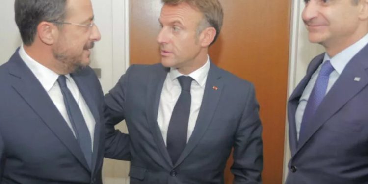 Στην Κύπρο ο Μητσοτάκης – Θα συναντηθεί με Μακρόν και Χριστοδουλίδη