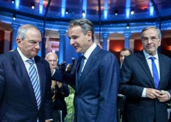 Μαξίμου: Πού αποσκοπούν τα δηλητηριώδη «καρφιά» κατά Καραμανλή – Νέες αιχμές και για Σαμαρά