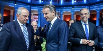 Μαξίμου: Πού αποσκοπούν τα δηλητηριώδη «καρφιά» κατά Καραμανλή – Νέες αιχμές και για Σαμαρά