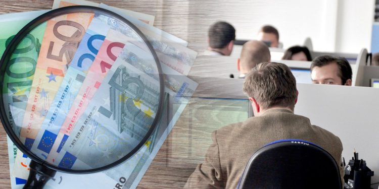 Κατώτατος μισθός: Γιατί η αύξηση στα 920 ευρώ δεν αρκεί για την αντιμετώπιση της ακρίβειας