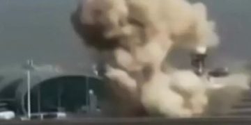 Νέες επιθέσεις στις χώρες του Κόλπου: Τρεις τραυματίες στο Μπαχρέιν, πλήγμα σε υποδομές στο Κουβέιτ