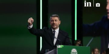 Ανδρουλάκης στο Συνέδριο ΠΑΣΟΚ: «Εκβιάζουν δημοσίως τον “Νίξον” του Μαξίμου-gate» – Καμία συγκυβέρνηση με ΝΔ