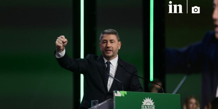 Ανδρουλάκης στο Συνέδριο ΠΑΣΟΚ: «Εκβιάζουν δημοσίως τον “Νίξον” του Μαξίμου-gate» – Καμία συγκυβέρνηση με ΝΔ