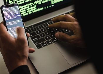 Ο Ντίλιαν δίνει την κυβέρνηση για το σκάνδαλο υποκλοπών: Παρέχουμε τεχνολογία μόνο σε κυβερνήσεις και αρχές επιβολής του νόμου