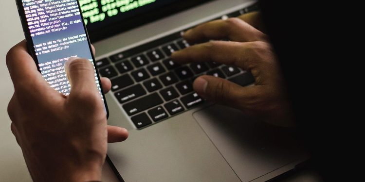 Ο Ντίλιαν δίνει την κυβέρνηση για το σκάνδαλο υποκλοπών: Παρέχουμε τεχνολογία μόνο σε κυβερνήσεις και αρχές επιβολής του νόμου