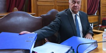 ΟΠΕΚΕΠΕ: Διαψεύδει στο in η πλευρά Βάρρα ότι έκανε τη διαρροή – Πολιτική κόντρα για το εάν γνώριζε ο Βορίδης