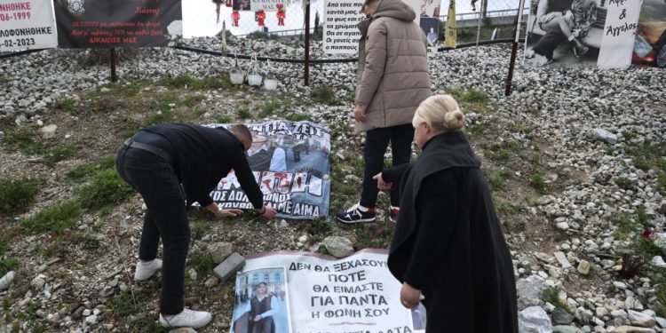 Τέμπη: «Όσο αναπνέω θα παλεύω για να μπουν φυλακή όσοι φταίνε» – Συγκλονίζει η Άλμα Λάτα που έχασε την κόρη της