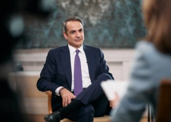 Κ. Μητσοτάκης: «Πουλάει» ασφάλεια και «πλαφόν» – Ενεργοποιεί δεξιά αντανακλαστικά, σε έναν κόσμο που «βράζει»