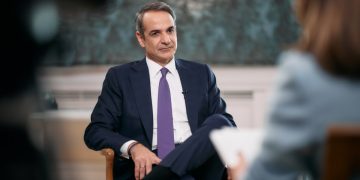 Κ. Μητσοτάκης: «Πουλάει» ασφάλεια και «πλαφόν» – Ενεργοποιεί δεξιά αντανακλαστικά, σε έναν κόσμο που «βράζει»