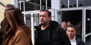 Τέμπη: Αντίθετος ο Πλακιάς στο ενδεχόμενο αλλαγής αίθουσας για τη δίκη – «Όποιος το κάνει θα με βρει απέναντι»