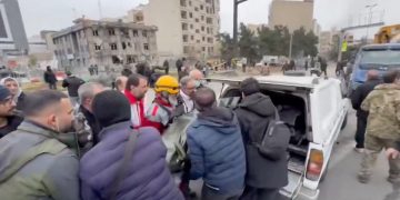 Επλήγη πλοίο στα στενά του Ορμούζ – «Την πιο σφοδρή επίθεση» κατά του Ισράηλ εξαπέλυσε το Ιράν