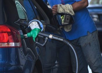 Τα πρώτα πρόστιμα στην αγορά καυσίμων από την έναρξη του πολέμου