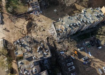 Συνεχίζονται οι ιρανικές επιθέσεις στο Ισραήλ – Πάνω από 100 τραυματίες σε Αράντ και Ντιμόνα, ένας νεκρός στη Γαλιλαία