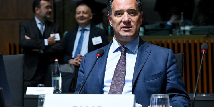 Η χώρα δεν έχει ανάγκη την ιδιωτική εξωτερική πολιτική του υπουργού Υγείας