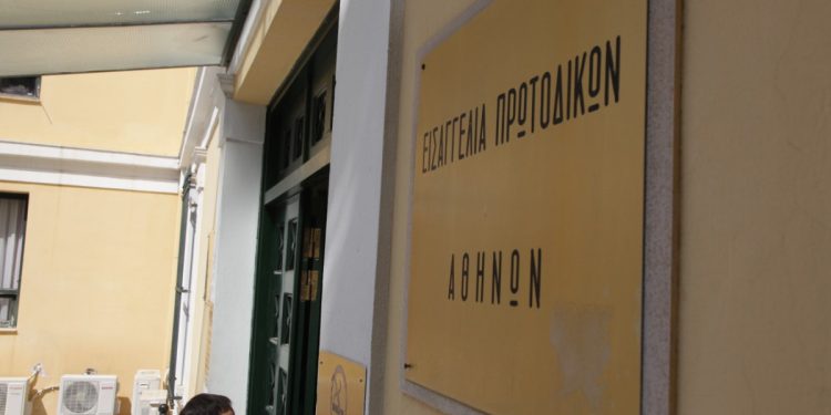 Τέσσερις νέες έρευνες για τις υποκλοπές