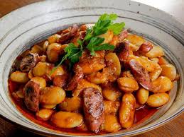 Γίγαντες με Χωριάτικο Λουκάνικο και Πιπεριά Φλωρίνης