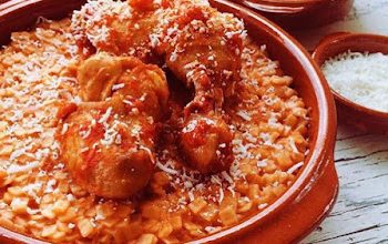 Κοτόπουλο γιουβέτσι με μικρό χυλοπιτάκι ή κριθαράκι