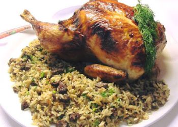 Κότα γεμιστή με ρύζι και συκωτάκια