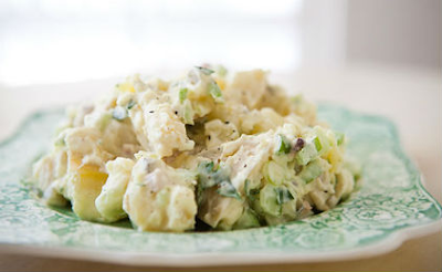 Πατατοσαλάτα με αυγό και πρασοσέλινο