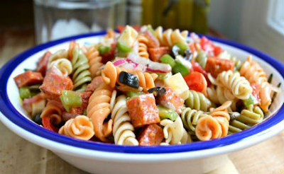 Σαλάτα με ζυμαρικά και άνηθο