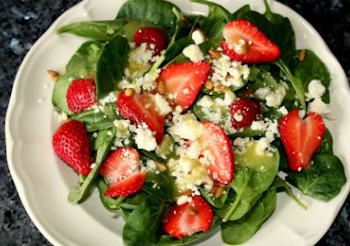Σαλάτα με σπανάκι, φράουλες και φέτα