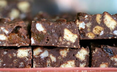 Φοντάν σοκολάτας με Πασχαλινά κουλουράκια