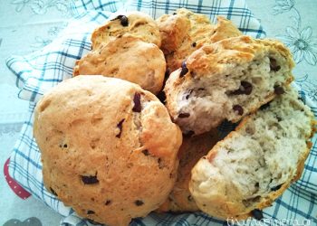 Ελιόψωμα Τραγανά απ’ έξω και αφράτα μέσα.