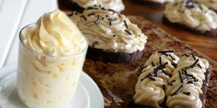 Βασική κρέμα (Μουσελίν) με αυθεντική πραλίνα  ( Γλυκό)