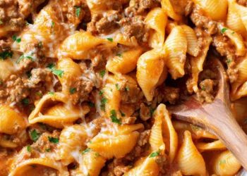 Κρεμώδη Κοχύλια με Κιμά σε Ένα Σκεύος