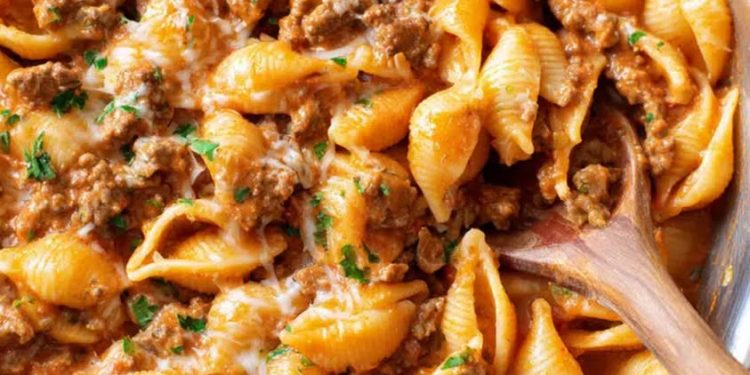 Κρεμώδη Κοχύλια με Κιμά σε Ένα Σκεύος