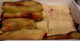 Μελιτζάνες -μπέικον -γκούντα στον φούρνο.