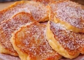 Εύκολα pancakes μήλου σε 5 λεπτά