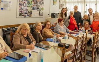 Επίσκεψη του Δημάρχου Πειραιά και της Υπουργού Κοινωνικής Συνοχής και Οικογένειας στα Κέντρα Αγάπης και Αλληλεγγύης για το πρόγραμμα «Όλοι Digital»