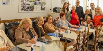 Επίσκεψη του Δημάρχου Πειραιά και της Υπουργού Κοινωνικής Συνοχής και Οικογένειας στα Κέντρα Αγάπης και Αλληλεγγύης για το πρόγραμμα «Όλοι Digital»