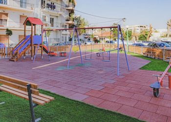 Καμίνια: Πλήρης ανακατασκευή παιδικής χαράς και βελτίωση του δημόσιου χώρου από τον Δήμο Πειραιά