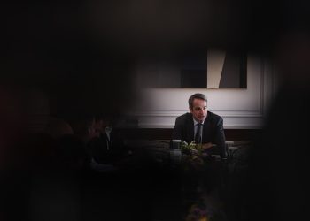 «Κρύβεται» η κυβέρνηση για το σκάνδαλο των υποκλοπών, ελπίζοντας ότι θα το «ελέγξει» και θα αποφύγει νέες αποκαλύψεις