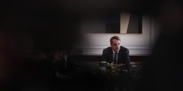 «Κρύβεται» η κυβέρνηση για το σκάνδαλο των υποκλοπών, ελπίζοντας ότι θα το «ελέγξει» και θα αποφύγει νέες αποκαλύψεις