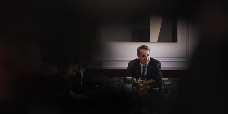 «Κρύβεται» η κυβέρνηση για το σκάνδαλο των υποκλοπών, ελπίζοντας ότι θα το «ελέγξει» και θα αποφύγει νέες αποκαλύψεις