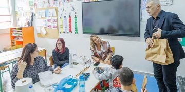 Πασχαλινά δώρα στα Ειδικά Σχολεία της πόλης από τον Δήμο Πειραιά και την ΚΟ.Δ.Ε.Π.