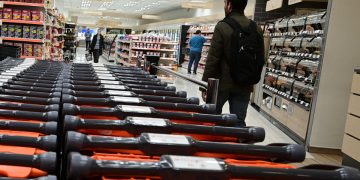 Αντιπολιτευτικά πυρά για ακρίβεια και σκάνδαλο ΟΠΕΚΕΠΕ – «Είμαστε στον βυθό της αγοραστικής δύναμης»