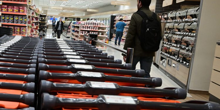 Αντιπολιτευτικά πυρά για ακρίβεια και σκάνδαλο ΟΠΕΚΕΠΕ – «Είμαστε στον βυθό της αγοραστικής δύναμης»