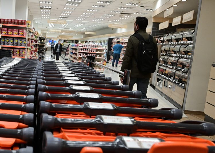 Αντιπολιτευτικά πυρά για ακρίβεια και σκάνδαλο ΟΠΕΚΕΠΕ – «Είμαστε στον βυθό της αγοραστικής δύναμης»