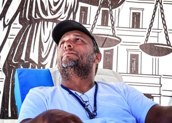 «Δεν γίνεται να παρακαλάμε τη δικαιοσύνη να κάνει τη δουλειά της» – Ο Πάνος Ρούτσι στη δίκη των Τεμπών