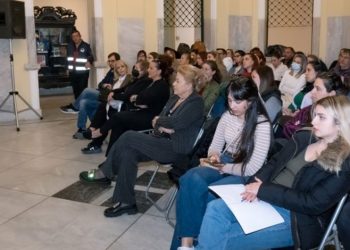 Με μεγάλη συμμετοχή γονέων η ενημερωτική ομιλία για την παιδική ανάπτυξη στη Δημοτική Πινακοθήκη Πειραιά